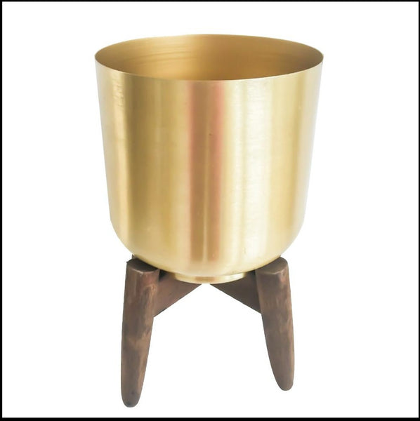 Gold Metal (Iron) Floor/Tabletop Planter With Wooden Stand Of Size 16×16×24cm, available exclusively on Shahi Sajawat India, the world of home decor products.Best trendy home decor, living room, kitchen and bathroom decor ideas of 2021.