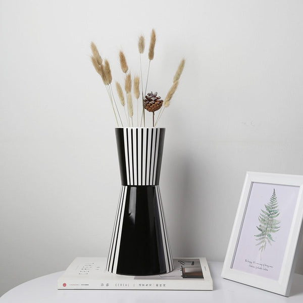 Black And White Ceramic Printed Tabletop Vases In 5 Styles, available exclusively on Shahi Sajawat India, the world of home decor products. Best trendy home decor, living room, kitchen and bathroom decor ideas of 2020.